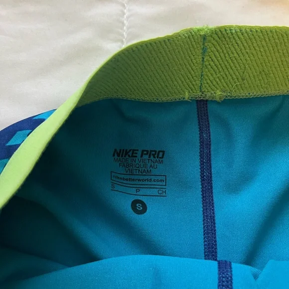 Nike Pros - Picture 3 of 3